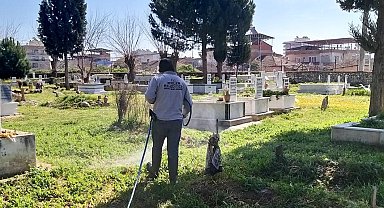 Efeler'in mezarlıklarında bayram hazırlıkları sürüyor