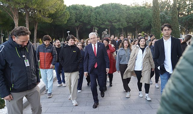 Ege Üniversitesi öğrencileri Çanakkale şehitlerinin huzuruna çıktı