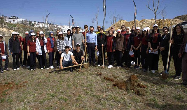 Eğil'de "Narin Hatıra Ormanı" için ilk fidanlar dikildi