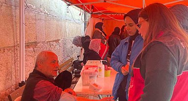 Eğirdir'de yaşlılara saygı haftası kapsamında sağlık çadırı kuruldu