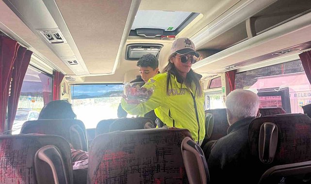 Ekiplerden sürücülere tatlı ve kolonya ikramı
