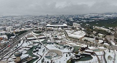 Elazığ baharda 'beyaz gelinliğini' giydi