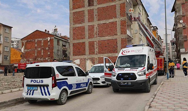 Elazığ'da ev yangını paniğe neden oldu