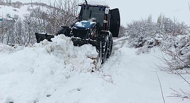 Elazığ'da kapanan 293 köy yolunda çalışmalar sürüyor