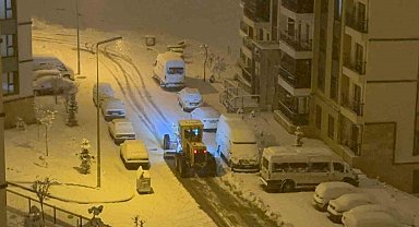 Elazığ'da kar yağışıyla birlikte ekipler çalışmalara başladı