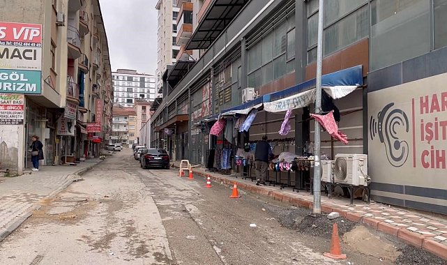 Elazığ'da şiddetli rüzgar etkili oldu