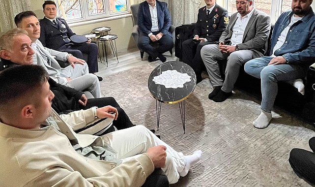 Emet Kaymakamı Seyman'dan şehit ailesine bayram ziyareti