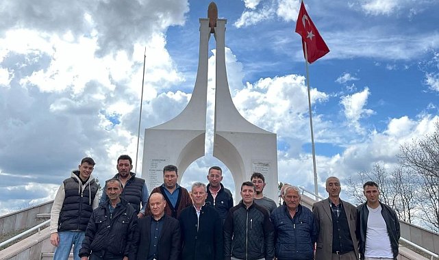 Emet'te köylülerden şehitlik ziyareti ve coşkulu bayram kutlaması