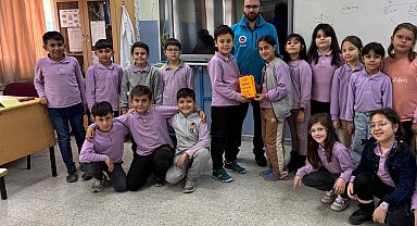 Emet'te minik yüreklerden Filistin'e destek