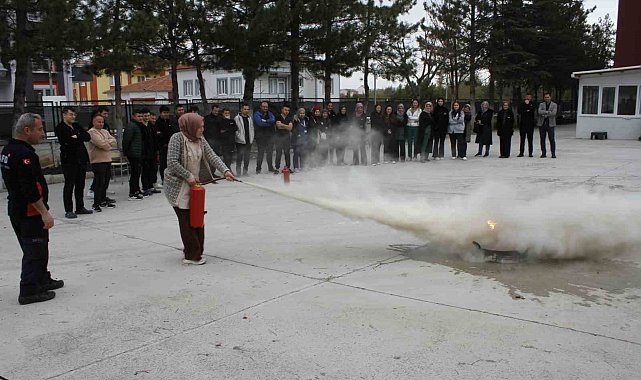 Engelli bakım merkezi personeline afet ve yangın eğitimi verildi