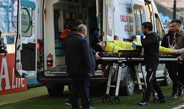 Ensesine darbe alan kaleci Vedat ambulansla hastaneye kaldırıldı