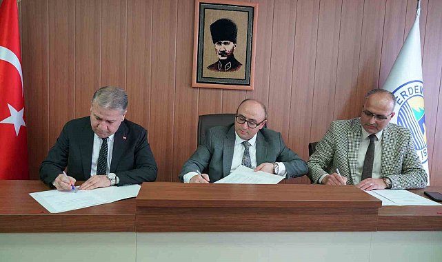 Erdemli Belediyesinden LGS ve YKS'ye girecek öğrencilere destek