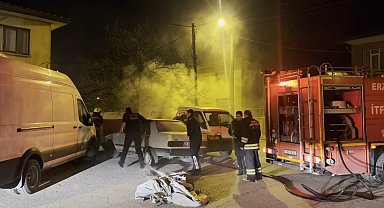 Erzincan'da Fiat Tofaş araç yandı