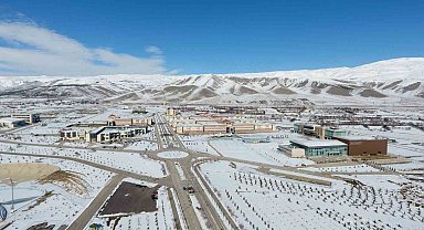 Erzincan'da uçuşa ve eğitime kar engeli