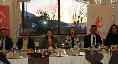 Erzurum'da kadınlar iftar yemeğinde bir araya geldi