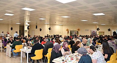 Esenyurt Başkan Vekili Aksoy, sağlık çalışanlarıyla iftarda buluştu
