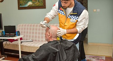 Esenyurt Belediyesi'nden yaşlı ve engellilere evde kişisel bakım ve kuaför hizmeti