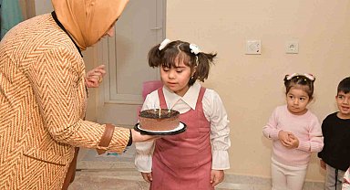 Esenyurt'ta down sendromlu Ecrin'e doğum günü sürprizi