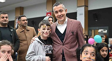 Esenyurt'ta yüzlerce çocuk aynı iftar sofrasında buluştu