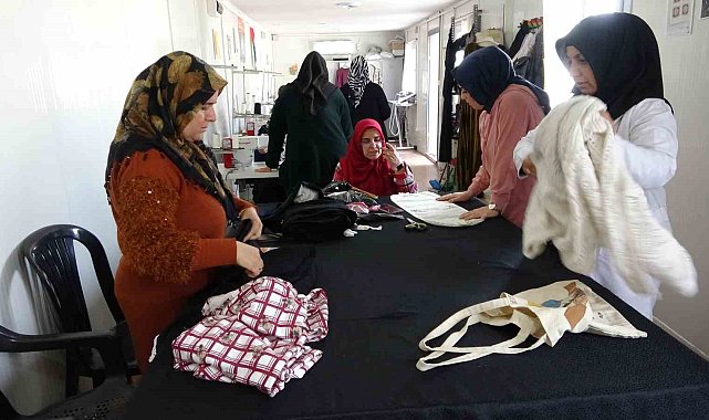 Eşini ve evladını depremde kaybetti ama hayattan kopmadı