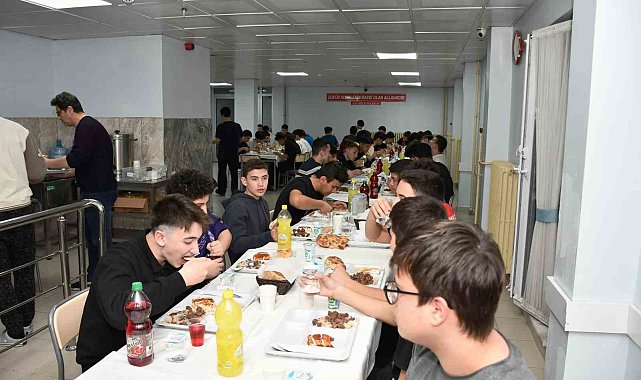 Eskişehir'de öğrencilerle iftar programı düzenlendi