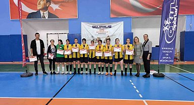 Eskişehir'in kız futsal takımı bölge şampiyonu oldu