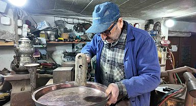 Eskişehir'in son kalaycısı baba mesleğini sürdürüyor