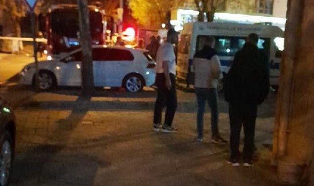 Eşyaları balkondan atıp evini yakmaya çalıştı