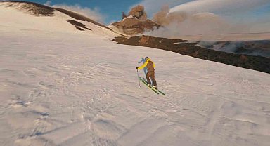 Etna Yanardağı patlarken kayak yaptı