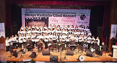 Ev hanımlarından oluşan korodan muhteşem konser