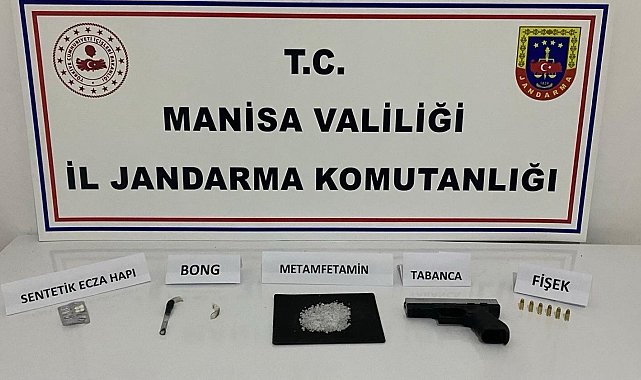 Evinde uyuşturucu maddelerle yakalandı