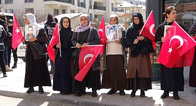 Evlat nöbetindeki aileler: "Terörsüz Türkiye istiyoruz"