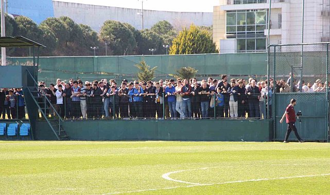 Fatih Tekke'li Trabzonspor'dan taraftara açık antrenman