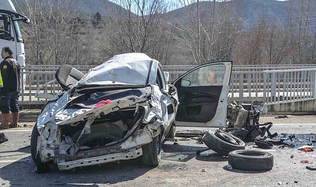 Fiat marka otomobil hurdaya döndü: 1 ölü