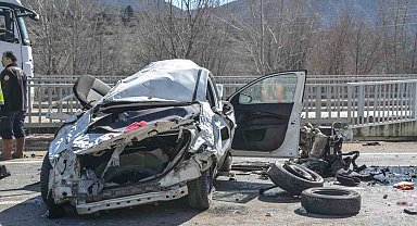 Fiat marka otomobil hurdaya döndü: 1 ölü
