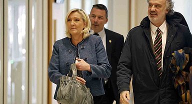 Fransa'da aşırı sağcı Le Pen yolsuzluktan suçlu bulundu, seçimlerde aday olamayacak