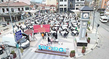 Galatasaraylı taraftarlardan geleneksel iftar organizasyonu