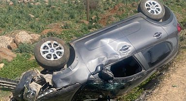 Gaziantep'te kontrolden çıkan araç ters döndü: 3 yaralı