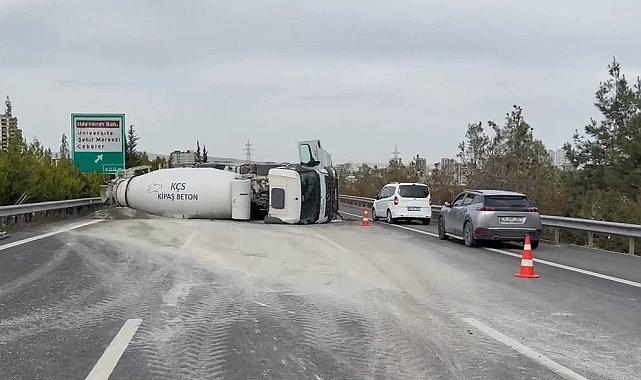 Gaziantep'te kontrolden çıkan beton mikseri devrildi: 1 yaralı
