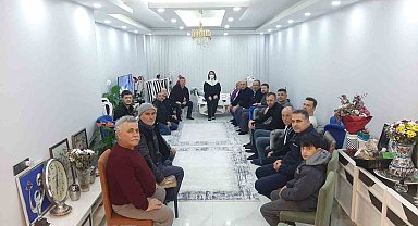 Geçirdiği ameliyat sonrası Başkan Tekin'e personelden sürpriz