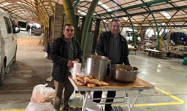 Gediz'de hayırsever esnaftan iftar ikramı