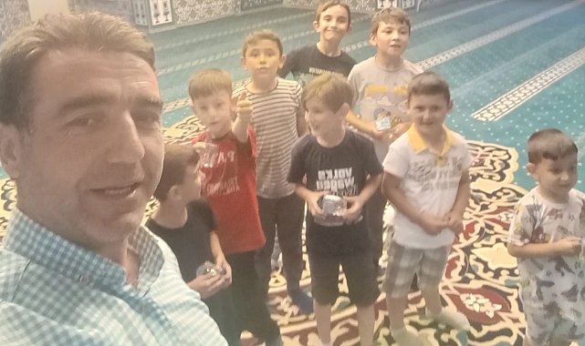 Gediz'de İmam-Hatip Ramazan Dinçer'den minik cemaatine özel mini market