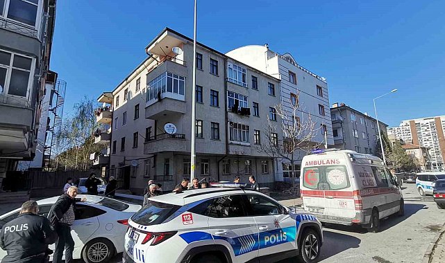 Genç kız annesini defalarca bıçaklayarak öldürdü