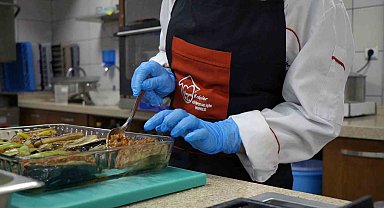 Genç şeflerden çat kapı iftar sürprizi