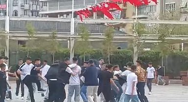 Gençlerin kavgası ortalığı karıştırdı: 1 yaralı
