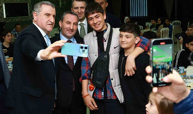 Gençlik ve Spor Bakanı Bak: "Gençlerin emrindeyiz"