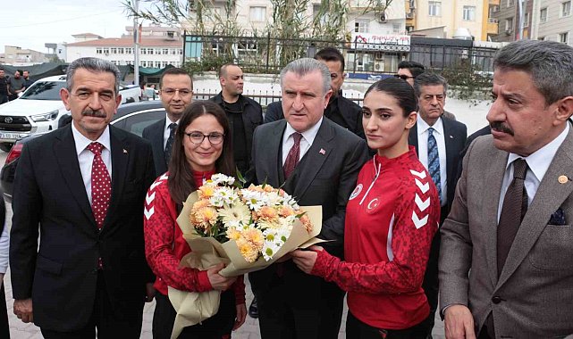 Gençlik ve Spor Bakanı Bak, Şırnak'ta gençlerle bir araya geldi