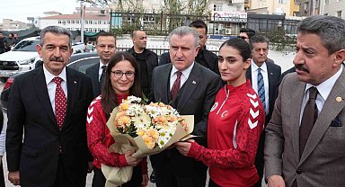 Gençlik ve Spor Bakanı Bak, Şırnak'ta gençlerle bir araya geldi
