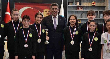 Genel Sekreter Deste şampiyonları ağırladı