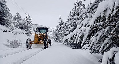 Giresun'da kar yağışı nedeniyle 394 köy yolu kapandı